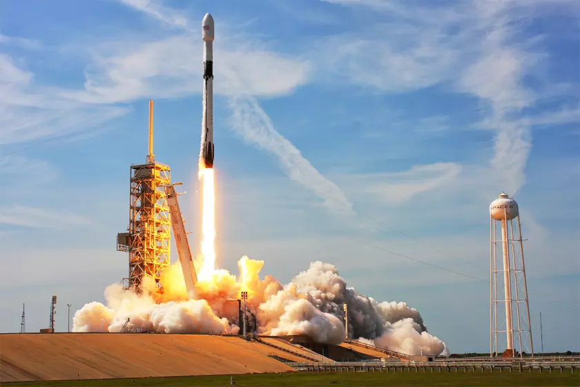 SpaceX отменила запуск спутников Starlink за 16 секунд до старта из-за риска потерять первую ступень ракеты Falcon 9