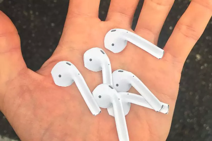 Розыгрыш года: по Сан-Франциско разбросали фальшивые AirPods