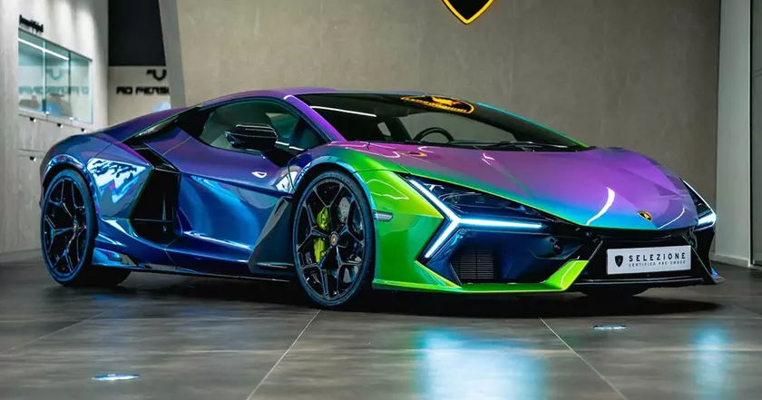 Lamborghini Revuelto: Новый «Хамелеон» среди суперкаров