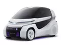 Toyota показала электрокар для инвалидов и трехместный электроскутер