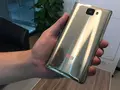 Безрамочный и золотой Elephone S8 появился на видео