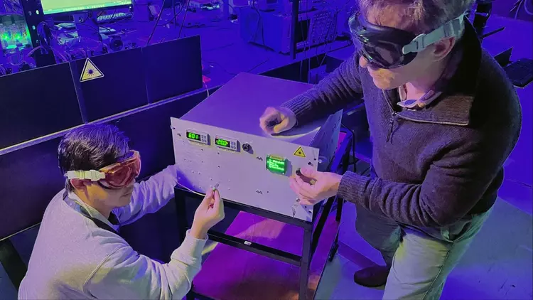 CSIRO представляет квантовый свет против спутникового спуфинга: новый стандарт в защите временной синхронизации