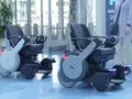 Кресла-коляски Panasonic с автопилотом помогают пассажирам в аэропорту Токио