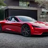 Предварительный вид Tesla Roadster на фоне пейзажа