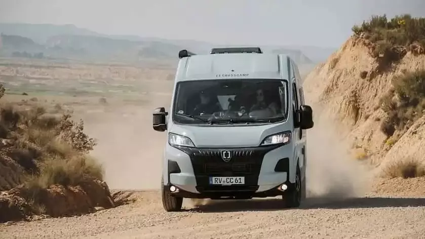 Кемпер Crosscamp ELMNT на базе Peugeot Boxer