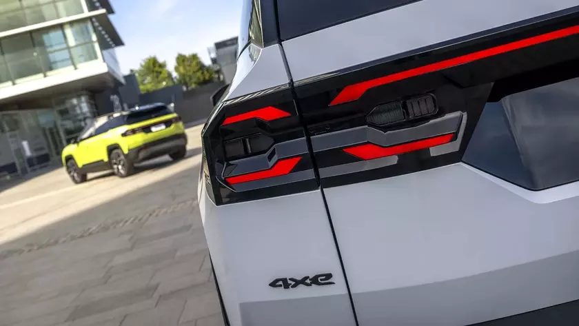 Обновленный Jeep Compass 4xe 2026 на бездорожье