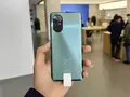 Huawei Nova 8 появился на фотографиях с гигантской овальной камерой и «дырявым» дисплеем