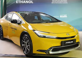 Maximum eco-friendliness: Toyota Prius PHEV converted to ethanol