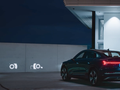 Audi представила умные фары Digital Matrix LED, которые могут проецировать анимированные изображения на дорогу и стену