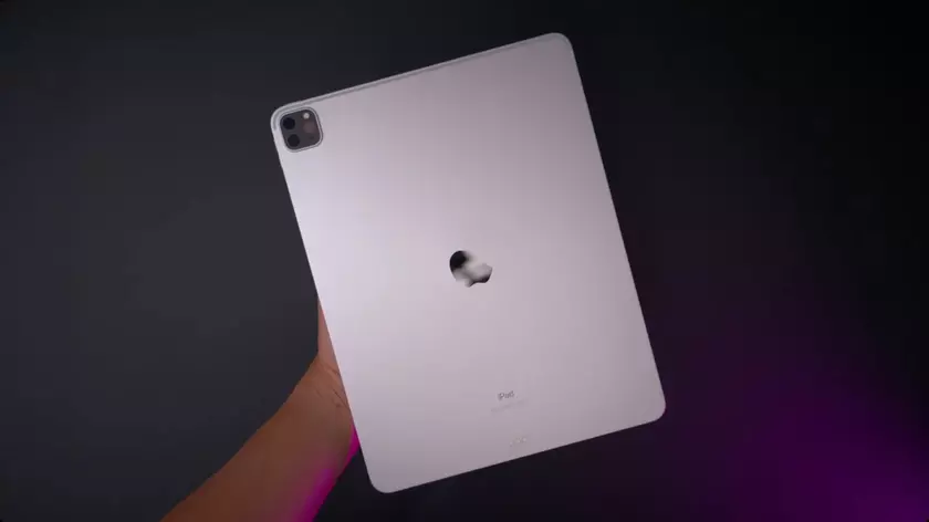 Apple работает над iPad Pro со стеклянным «яблоком» для беспроводной зарядки и с MagSafe