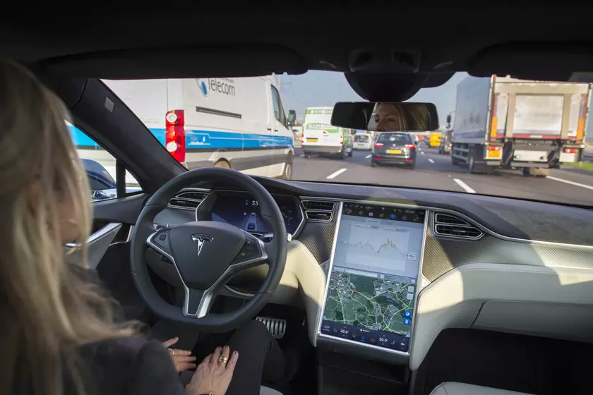 Tesla отрицает свою вину в смертельном ДТП. Компанию отлучили от расследования