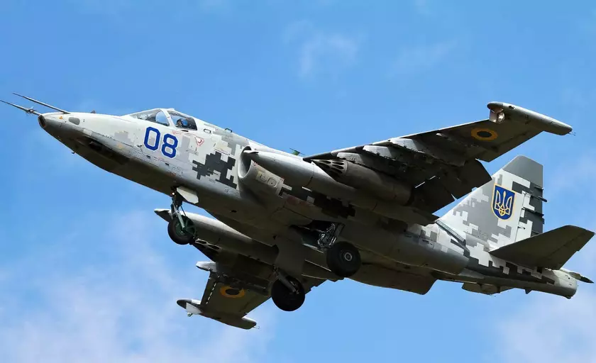 ВСУ показали, как штурмовики Су-25 наносят удары по оккупантам (видео)