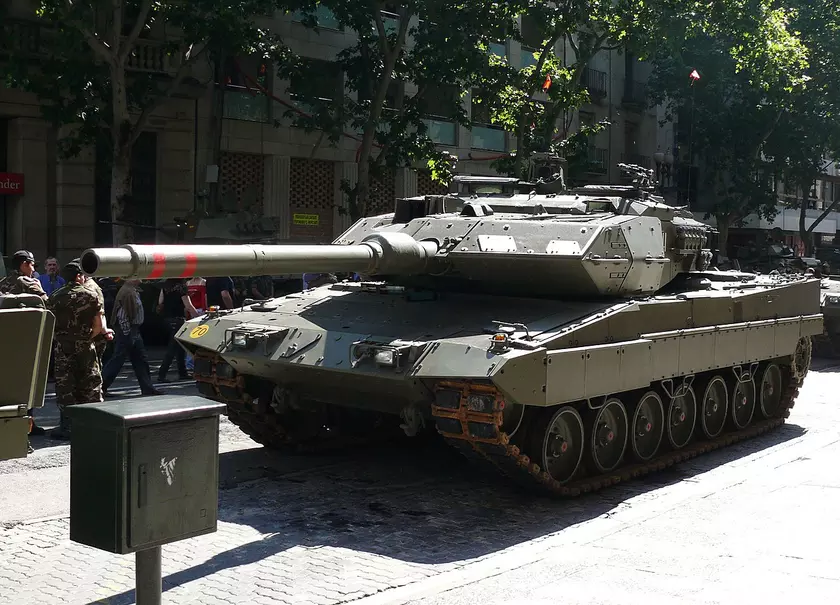 Высокотехнологичный Leopard 2E: Какой танк показали в Сарагосе?