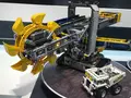 Огромный роторный экскаватор LEGO Technic в действии
