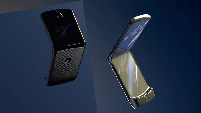 У складного смартфона Motorola RAZR будут складки и неровности на экране, но «это нормально»