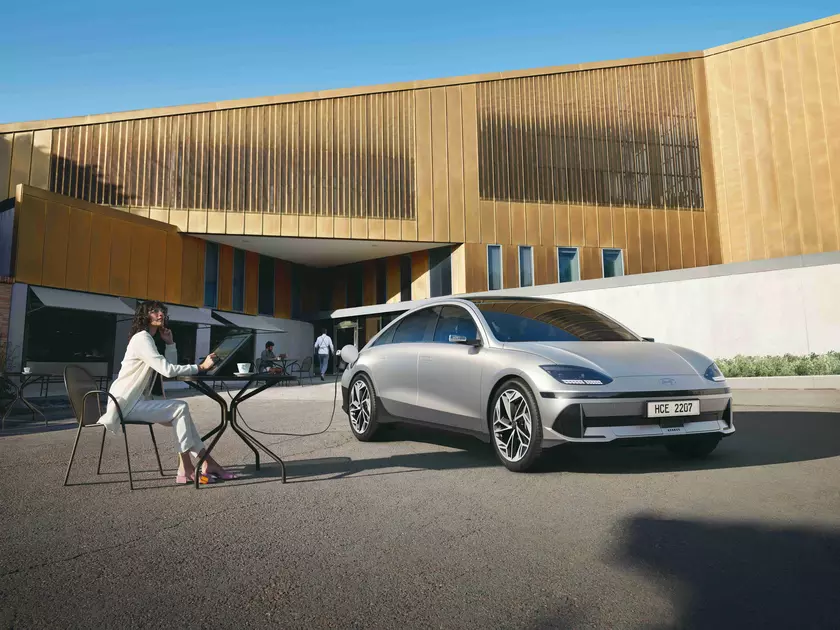 Hyundai Ioniq 6: электромобиль с запасом хода 610 км, быстрой зарядкой и дизайном в стиле Porsche 911S Turbo
