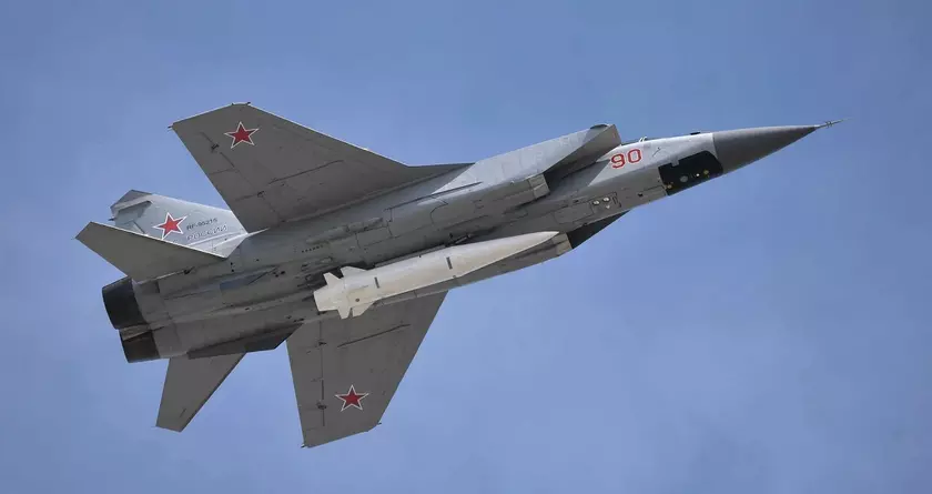 Украина готова выплатить денежное вознаграждение российским пилотам, которые доставят истребитель МиГ-31К с псевдогиперзвуковой ракетой Х-47М2