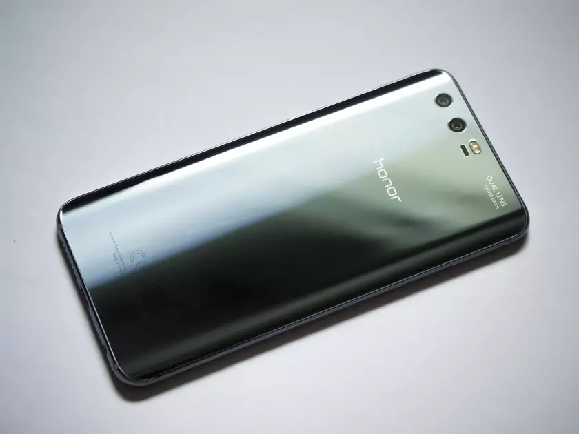 Власти США не могут определиться, считать ли Honor угрозой национальной безопасности