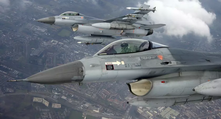 Технические характеристики истребителя F-16: история и современность