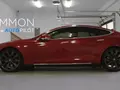 Автомобили Tesla автоматически паркуются и заезжают в гараж