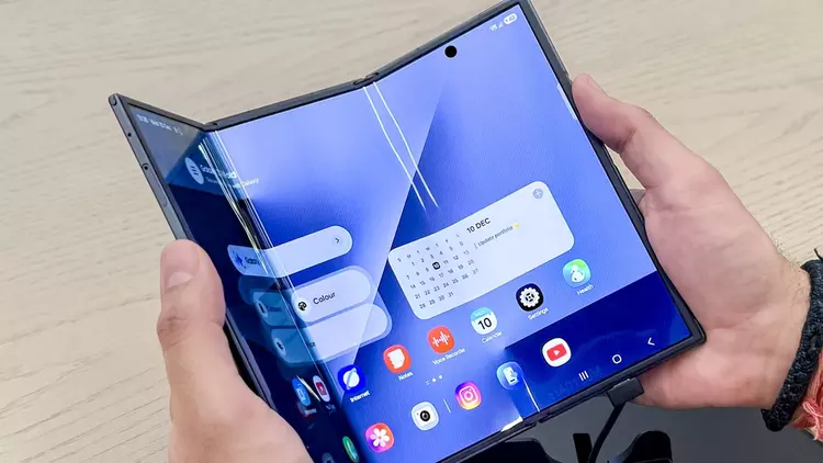 Інсайдер: Samsung прискорює розробку Galaxy TriFold ...