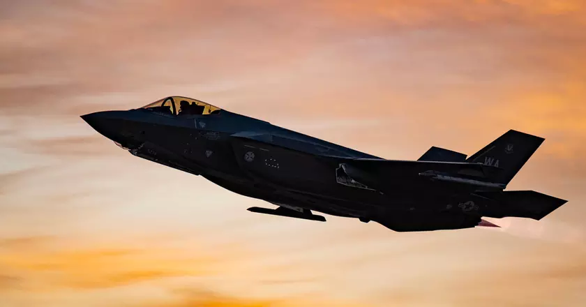 США отрицают обвинения в опасных встречных полётах истребителей пятого поколения F-35 Lightning II перед российскими самолётами Су-35