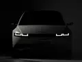 Hyundai показала тизеры электрического кроссовера IONIQ 5 с угловатым дизайном и сверхбыстрой зарядкой