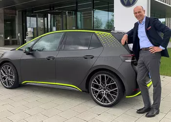 Volkswagen представила ID.X: «заряженная» версия электрокара ID.3 с полным приводом, разгоном до «сотни» за 5.3 сек и режимом для дрифта, как у Golf R
