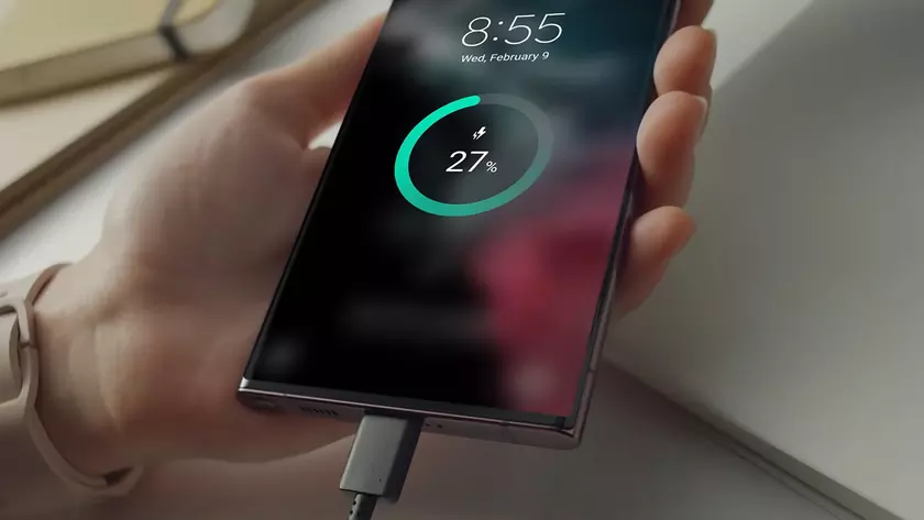 Владельцы Samsung Galaxy Fold 6 столкнулись с проблемой облезания краски на корпусе и Samsung дала на это ответ