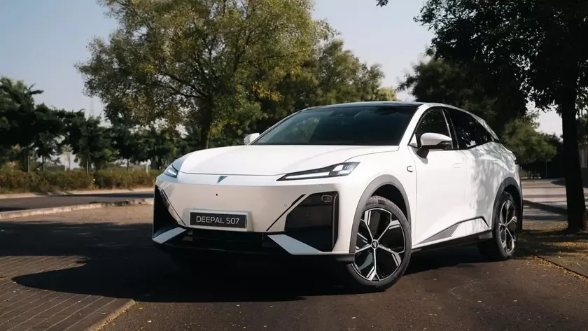 Электрический кроссовер Changan Deepal S07 на автосалоне в Турине