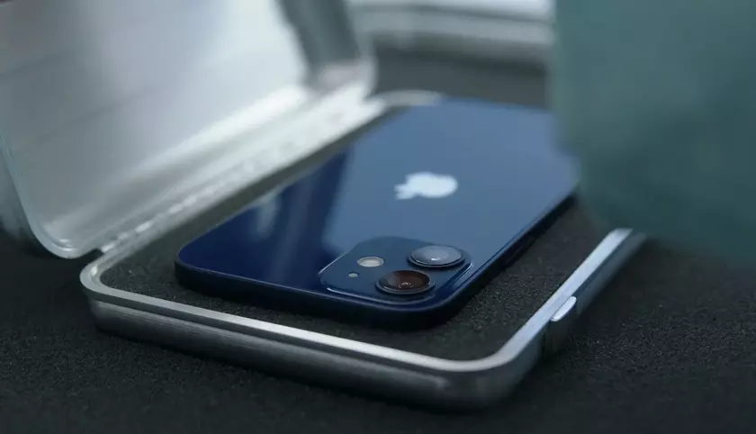 Apple перестанет менять поломанные iPhone 12 и iPhone 12 mini на новые