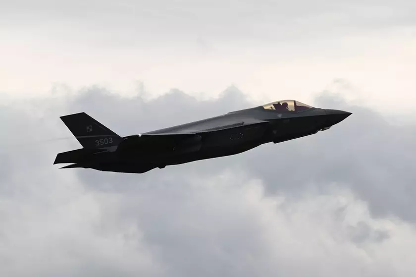 Самый современный Истребитель F-35: Технологии Будущего в Действии