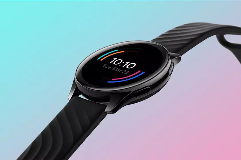 OnePlus Watch c обновлением получили функцию Always-on Display и возможность управлять камерой смартфона