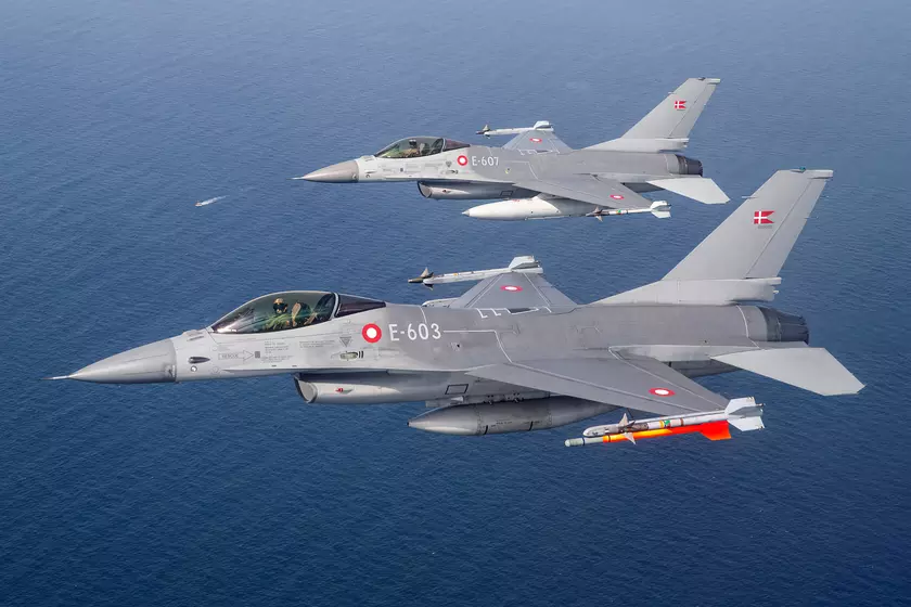 Дания рассказала когда передаст Украине первые истребители F-16 Fighting Falcon