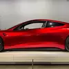 Tesla Roadster на трассе на предварительном виде