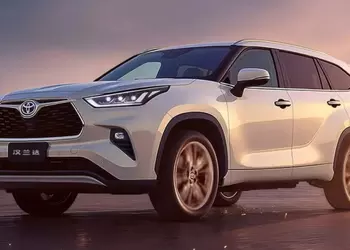Toyota Highlander in China gets a large display and all-touch climate control operation