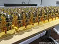 Xiaomi вручила работникам с пятилетним стажем кроликов из чистого золота