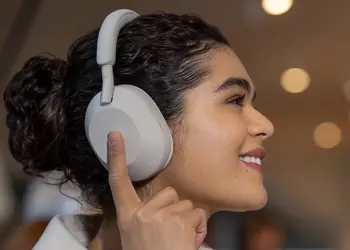 Sony WH-1000XM5 with a software update gained Head Tracking and LDAC support when connected to multiple devices
