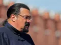 Стивен Сигал рекламировал мошеннический криптостартап и сбежал в Москву, отказавшись выплачивать $255 000 штрафа