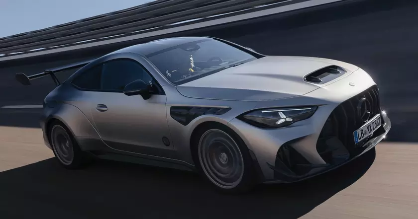 Продано до премьеры: Mercedes-AMG показал эксклюзивное купе CLE 646