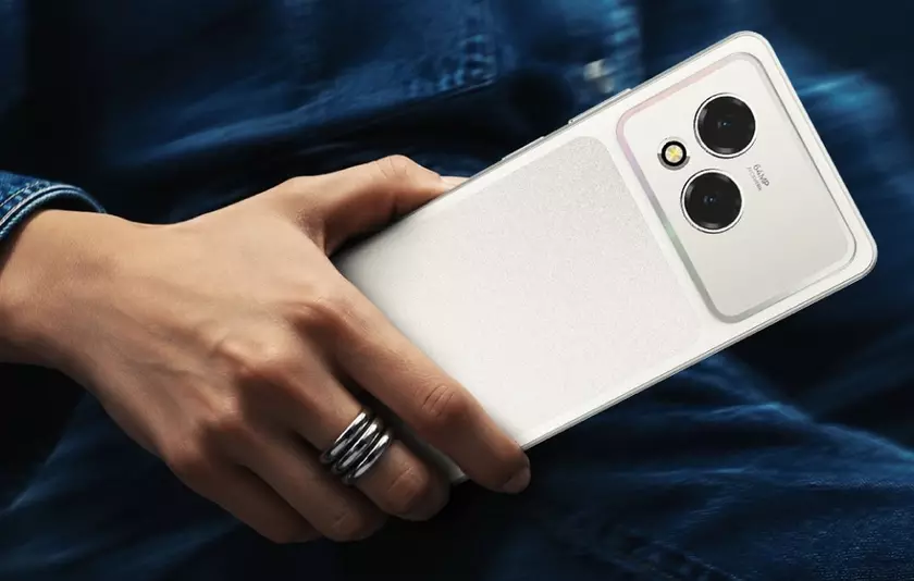 Смартфон HMD Vibe2 Pro в темно-синем цвете