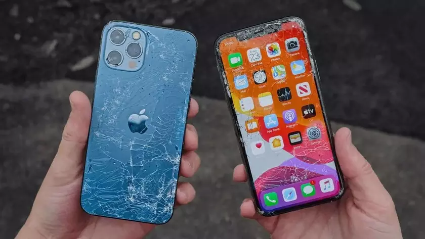 Яблоком об орех: iPhone 12 и iPhone 12 Pro испытали на прочность грецкими орехами и падениями