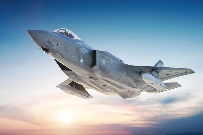 Финляндия покупает для истребителей F-35 Lightning II крылатые ракеты AGM-158B JASSM-ER, они могут поражать цели на расстоянии до 1000 км