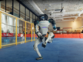 Новогоднее видео Boston Dynamics: таких танцев больших человекоподобных роботов вы ещё не видели