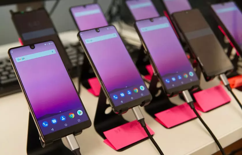 Huawei опровергает информацию о сокращении производства смартфонов