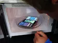 iPhone 7 прошел испытание микроволоновой печью, а Samsung Galaxy S8 и Pixel XL нет