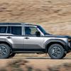 Новий Toyota Land Cruiser J250 з видом спереду