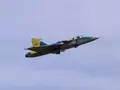 Гигантская модель истребителя рассыпается в щепки в полете