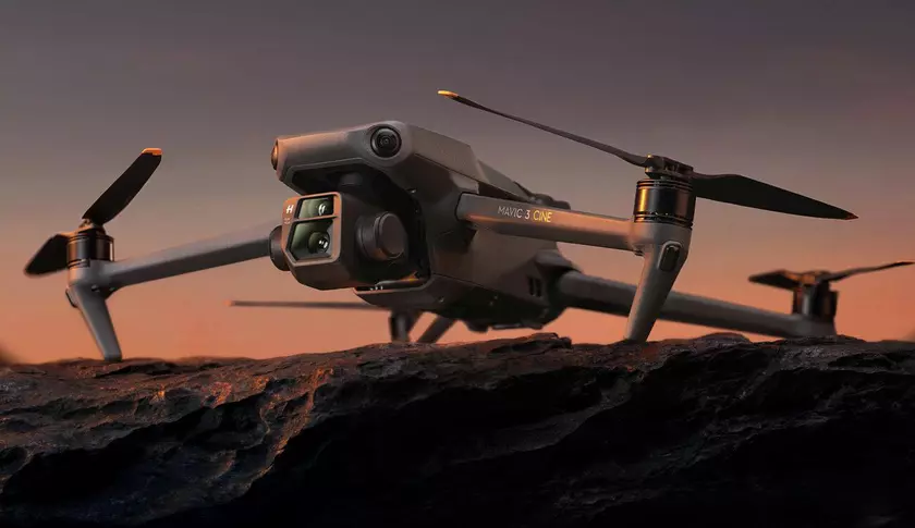 Гражданский квадрокоптер DJI Mavic 3 помог уничтожить склад боеприпасов и бронемашину «Тигр»