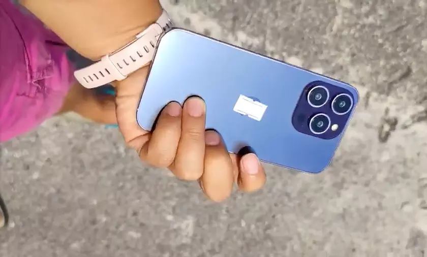 iPhone 14 Pro c «дырявым» экраном и новым фиолетовым цветом появился на видео
